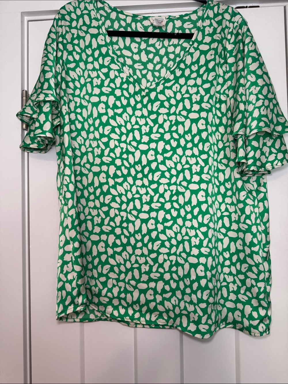 BiBi Green and White Printed V-Neck Ruffle Sleeve Blouse